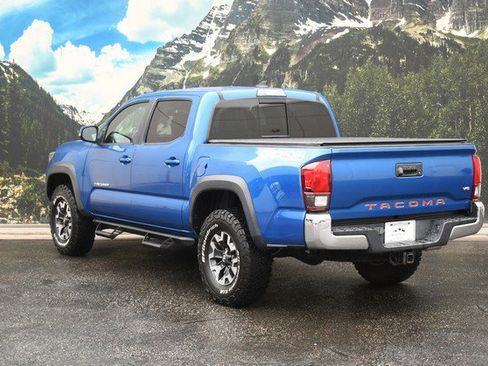 Certified 2018 Toyota Tacoma TRD Off-Road image 9
