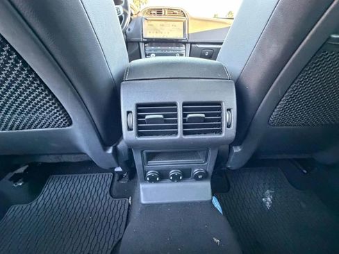 Used 2019 Jaguar F-PACE R-Sport image 27