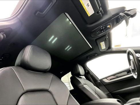 Used 2024 Porsche Cayenne image 17