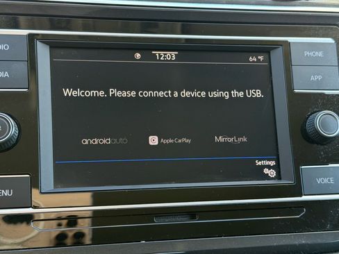 Used 2022 Volkswagen Tiguan S image 11