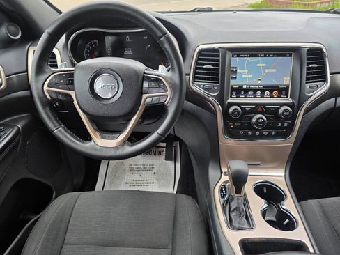 Used 2017 Jeep Grand Cherokee Laredo w/ Quick Order Package 23E AWD/4WD image 11
