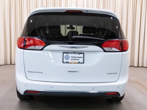 Used 2019 Chrysler Pacifica Limited FWD image 4