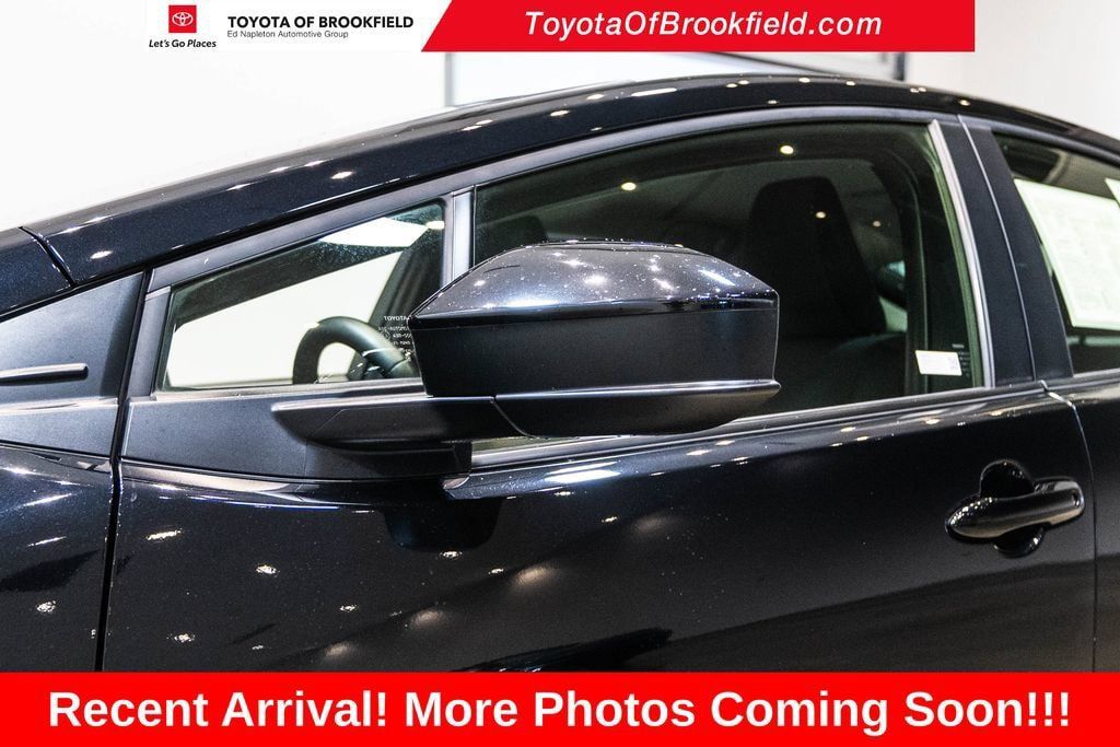 Used 2025 Toyota Prius LE FWD image 10
