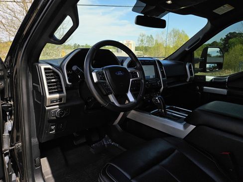 Used 2020 Ford F150 Lariat image 14