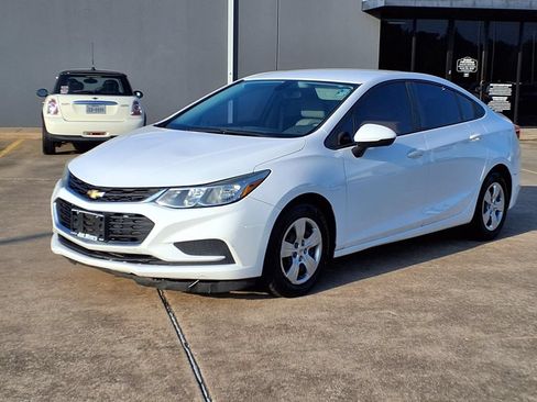 Used 2017 Chevrolet Cruze LS FWD image 3
