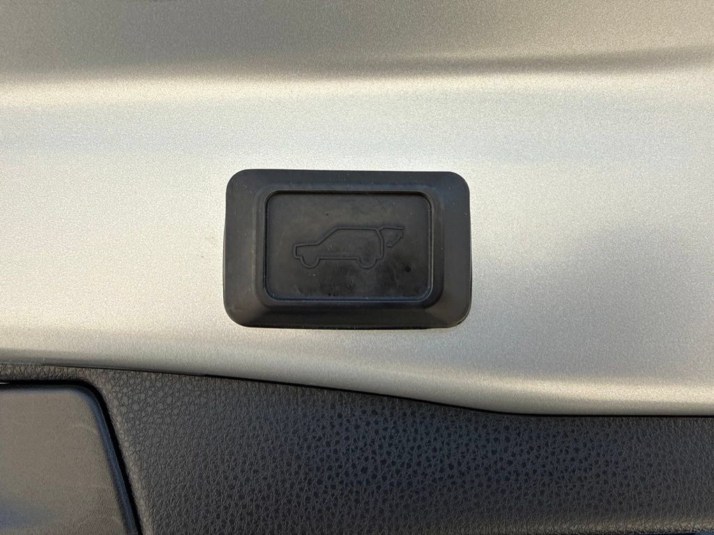 Used 2019 Toyota RAV4 XLE Premium AWD/4WD image 21
