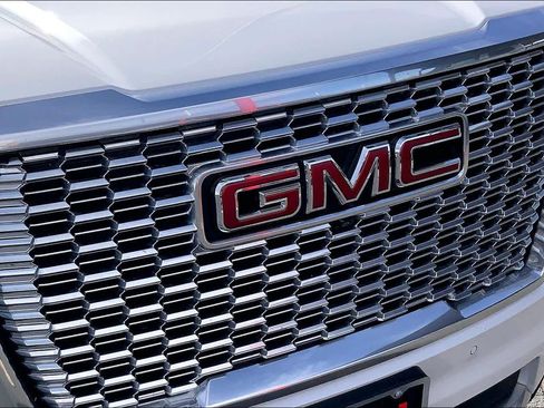 Used 2024 GMC Yukon XL Denali w/ Advanced Technology Package image 30