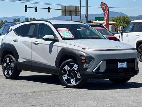 Certified 2025 Hyundai Kona SEL AWD/4WD image 2