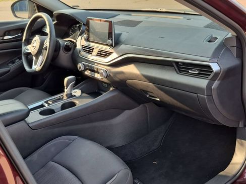 Used 2025 Nissan Altima 2.5 SV FWD image 31