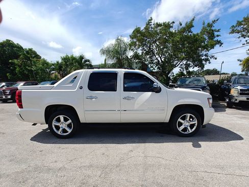 Used 2013 Chevrolet Avalanche LTZ AWD/4WD image 10