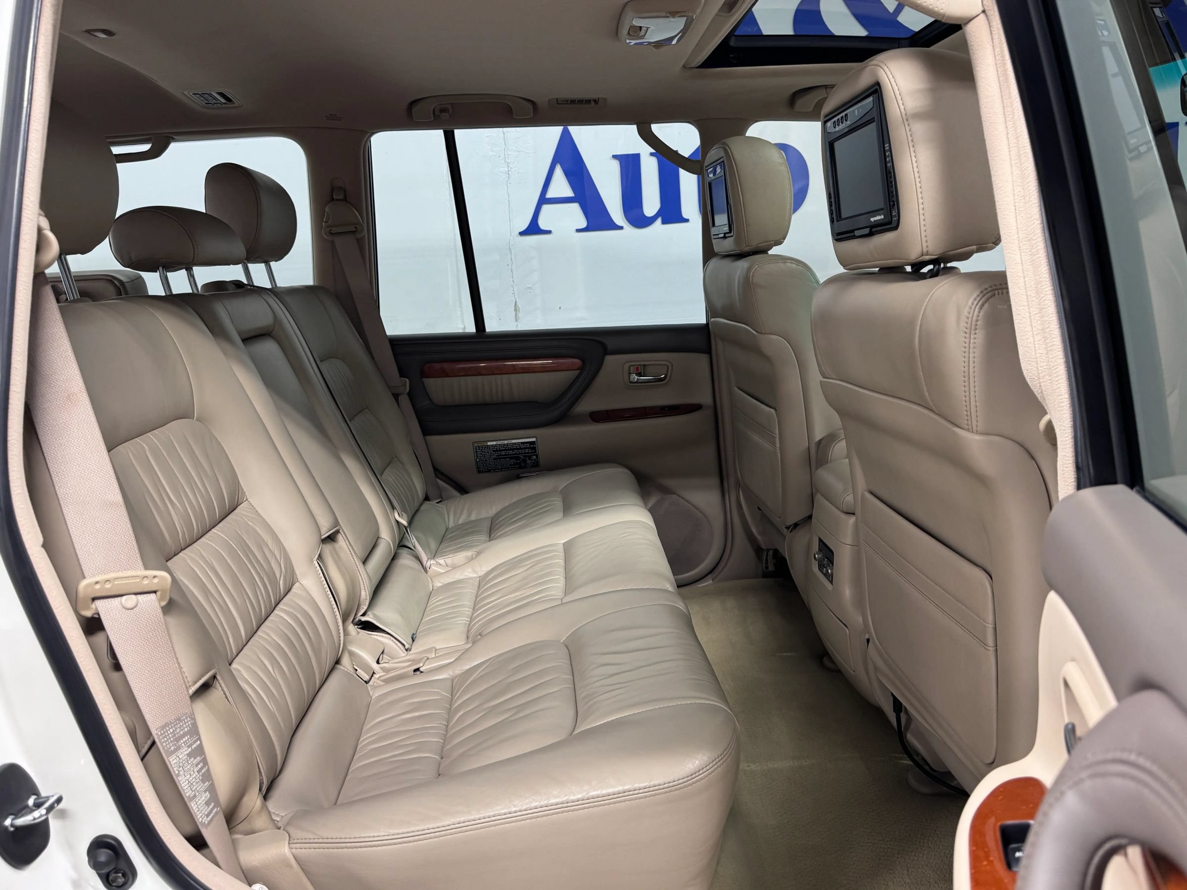 Used 2004 Lexus LX 470 4WD image 16
