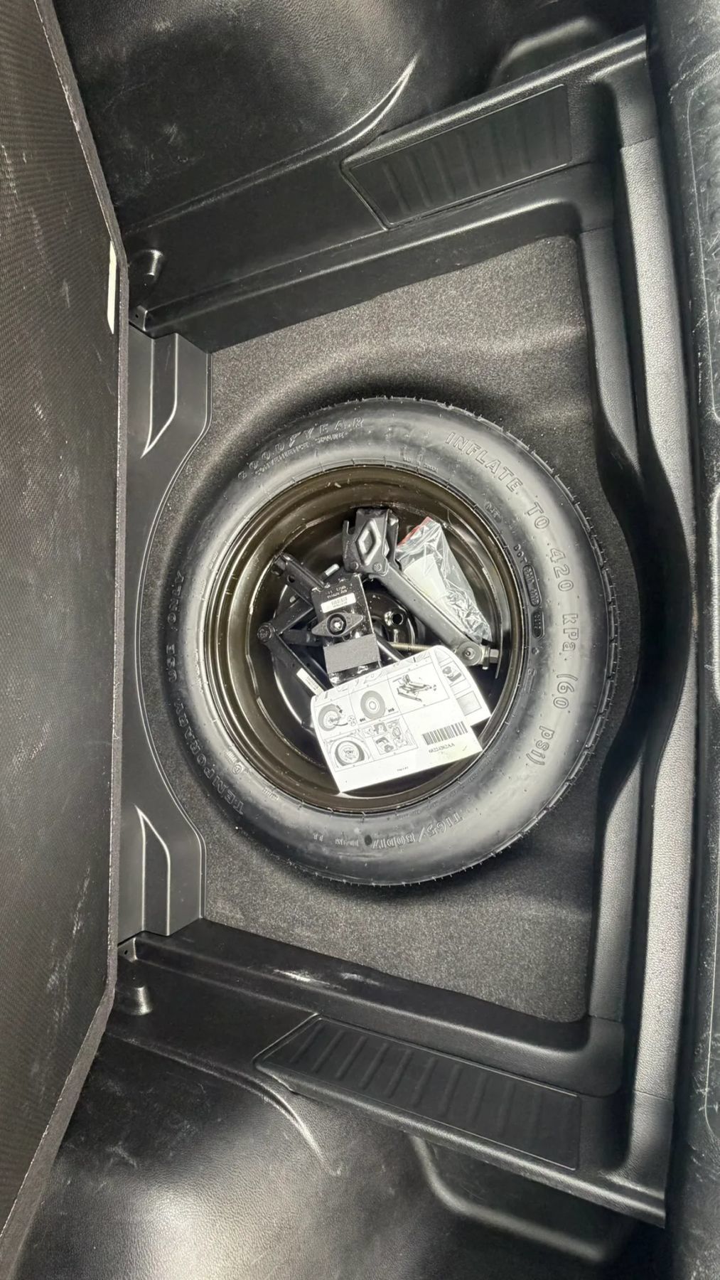 Used 2019 Jeep Cherokee Latitude Plus FWD image 14