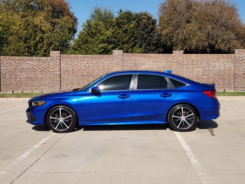 Used 2023 Honda Civic Touring image 5