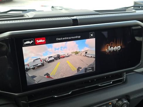 Used 2025 Jeep Gladiator Rubicon w/ Safety Group AWD/4WD image 33