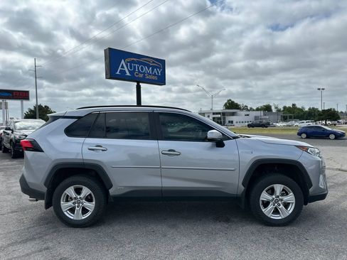 Used 2021 Toyota RAV4 XLE w/ Convenience Package AWD/4WD image 5