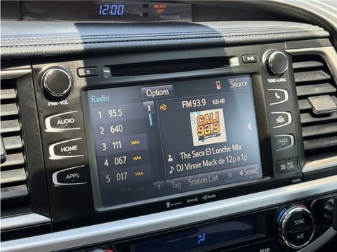 Used 2019 Toyota Highlander SE FWD image 48