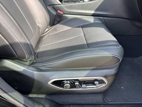 Used 2025 Jeep Grand Cherokee Overland w/ Luxury Tech Group IV AWD/4WD image 12