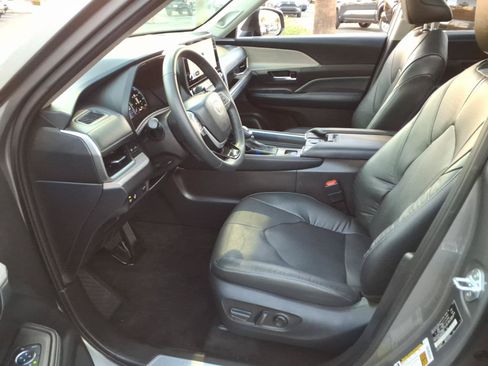 Certified 2025 Toyota Grand Highlander AWD image 15