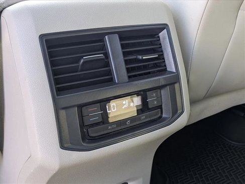 Used 2021 Volkswagen Atlas SE w/ Panoramic Sunroof Package image 18