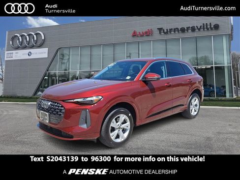 Used 2025 Audi Q5 Premium w/ 19" Wheel Package AWD/4WD image 1