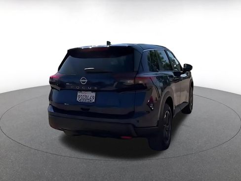 Used 2025 Nissan Rogue SV FWD image 14