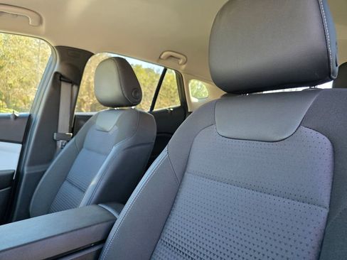 Certified 2025 Chevrolet Trax LT w/ LT Convenience Package image 13