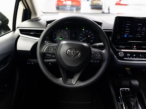 Used 2025 Toyota Corolla LE image 11