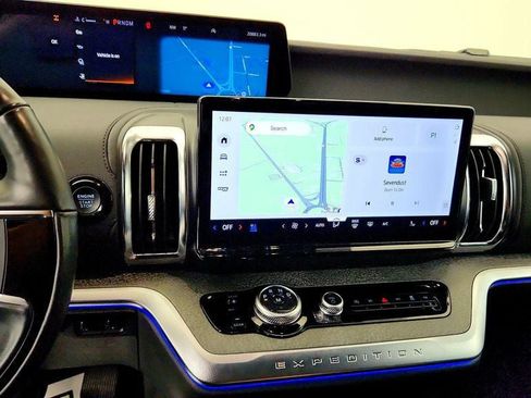 Used 2025 Ford Expedition Tremor AWD/4WD image 18
