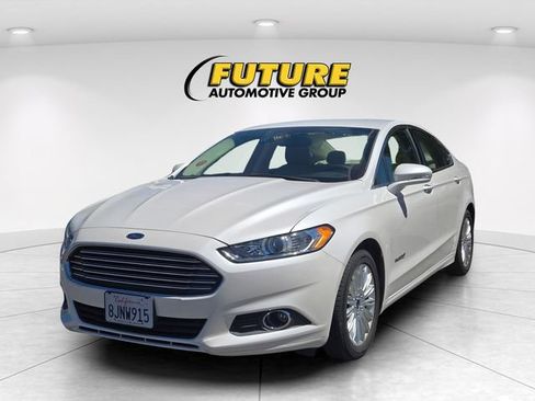 Used 2016 Ford Fusion SE w/ Equipment Group 502A FWD image 3