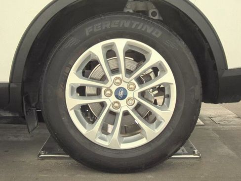 Used 2020 Ford Escape SE image 17