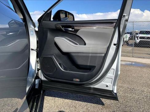 Certified 2020 Toyota Highlander Limited image 22
