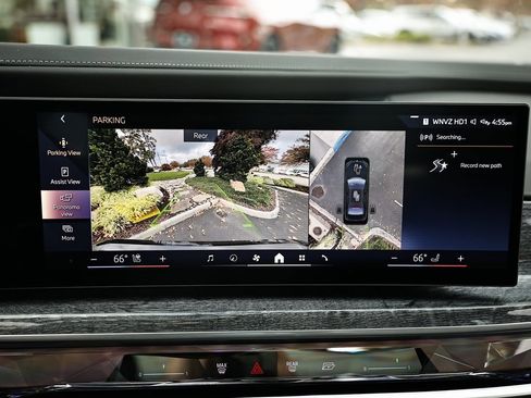 Used 2025 BMW 740i w/ Premium Package image 37