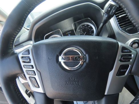 Used 2017 Nissan Titan PRO-4X w/ Pro-4x Convenience Package AWD/4WD image 27