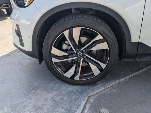 Certified 2023 Volvo XC40 B5 Ultimate w/ Climate Package AWD/4WD image 9