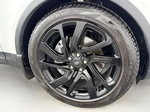 Certified 2025 Land Rover Discovery S image 31