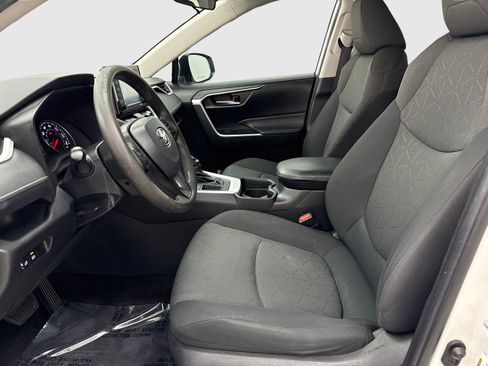 Used 2021 Toyota RAV4 XLE FWD image 17