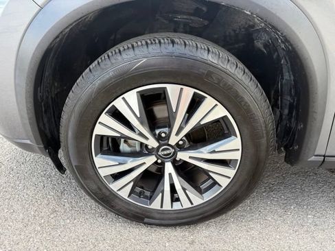 Used 2022 Nissan Rogue SV FWD image 13