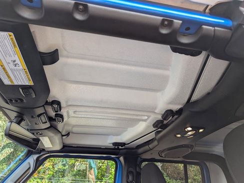 Used 2023 Jeep Gladiator Sport image 24