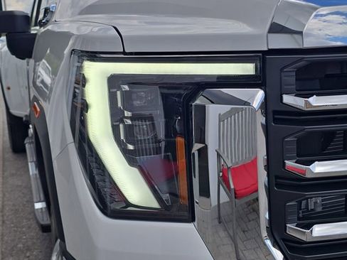 New 2026 GMC Sierra 3500 SLT w/ SLT Premium Package AWD/4WD image 10