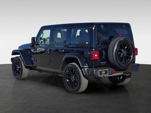 Used 2025 Jeep Wrangler Unlimited Sahara w/ Safety Group image 6