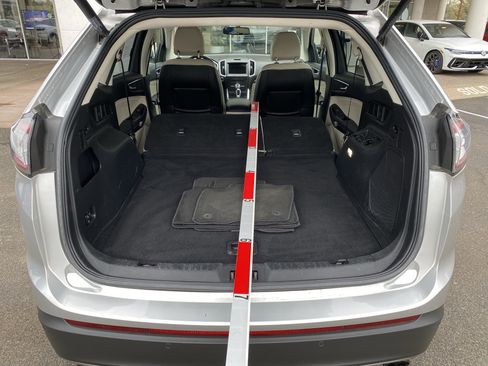 Used 2017 Ford Edge Titanium FWD image 20