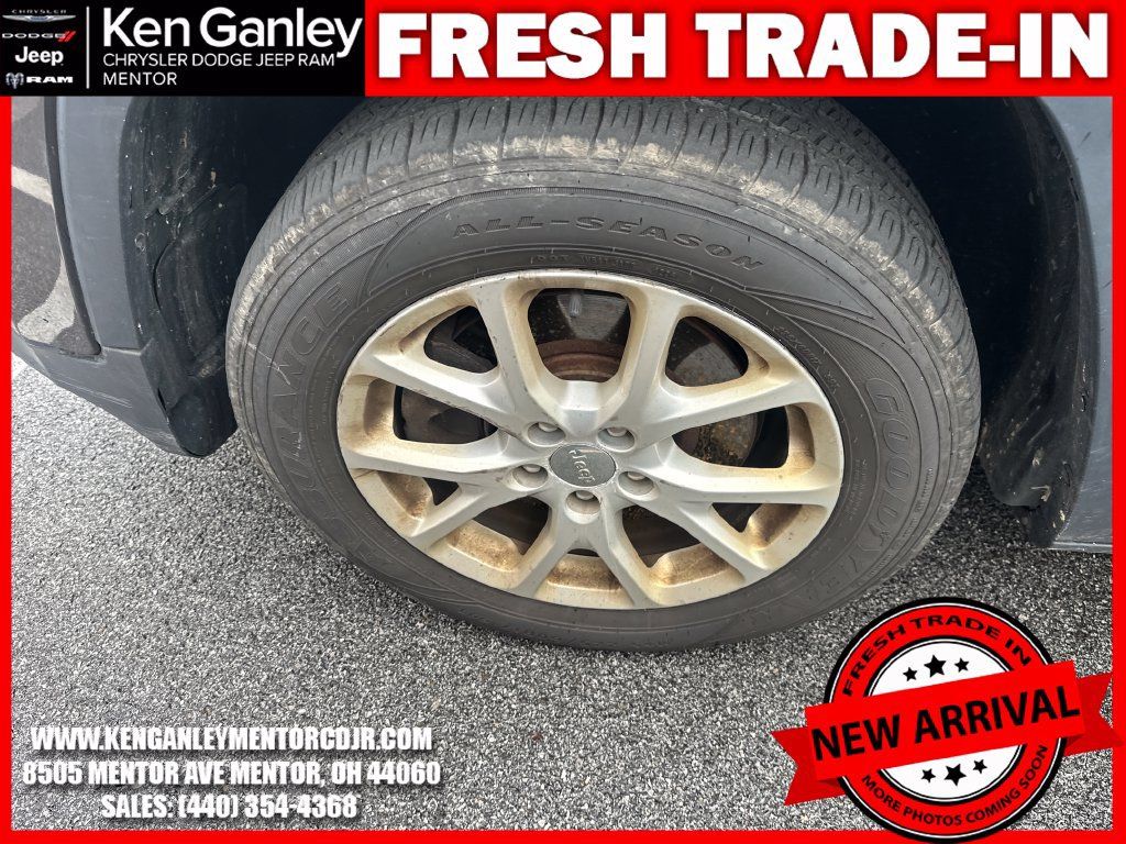 Used 2014 Jeep Cherokee Latitude w/ Cold Weather Group FWD image 5