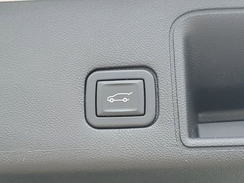 Certified 2022 GMC Terrain SLT image 33