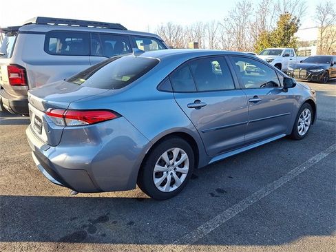 Used 2022 Toyota Corolla LE image 6
