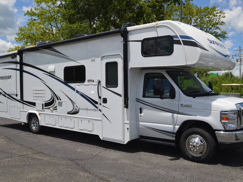Used 2019 Ford E-450 and Econoline 450 Super Duty w/ Motorhome Prep Package RWD image 3