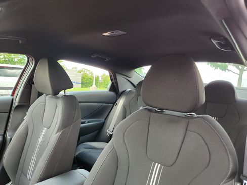 Certified 2025 Hyundai Elantra Sport FWD image 12