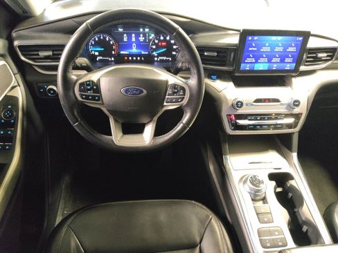 Used 2022 Ford Explorer XLT w/ Equipment Group 202A RWD image 22