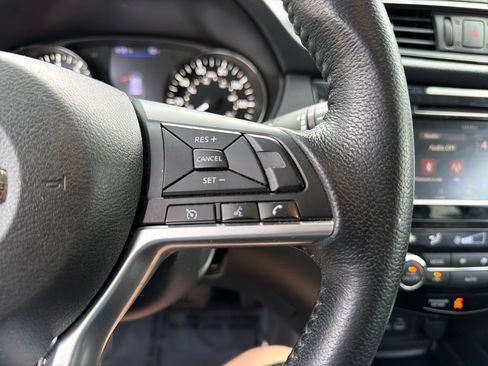 Used 2020 Nissan Rogue SV FWD image 22