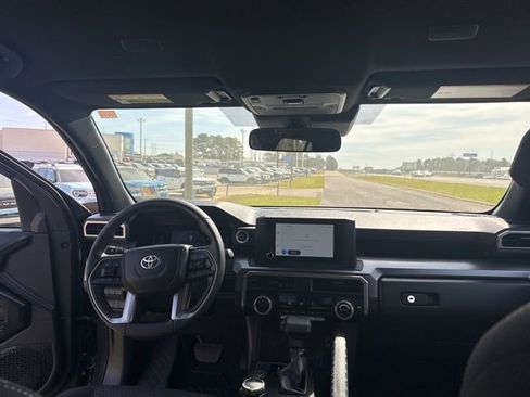Used 2025 Toyota 4Runner SR5 AWD/4WD image 27