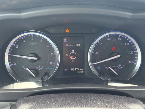 Used 2019 Toyota Highlander SE FWD image 34